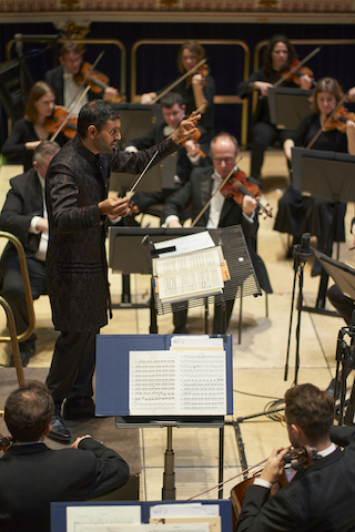 Harish Shankar conducts the world premiere of Arya, Jasdeep Singh Degun’s new sitar concerto, with the Orchestra of Opera North, Huddersfield Town Hall, Sunday 23 February 2020. Credit: Justin Slee