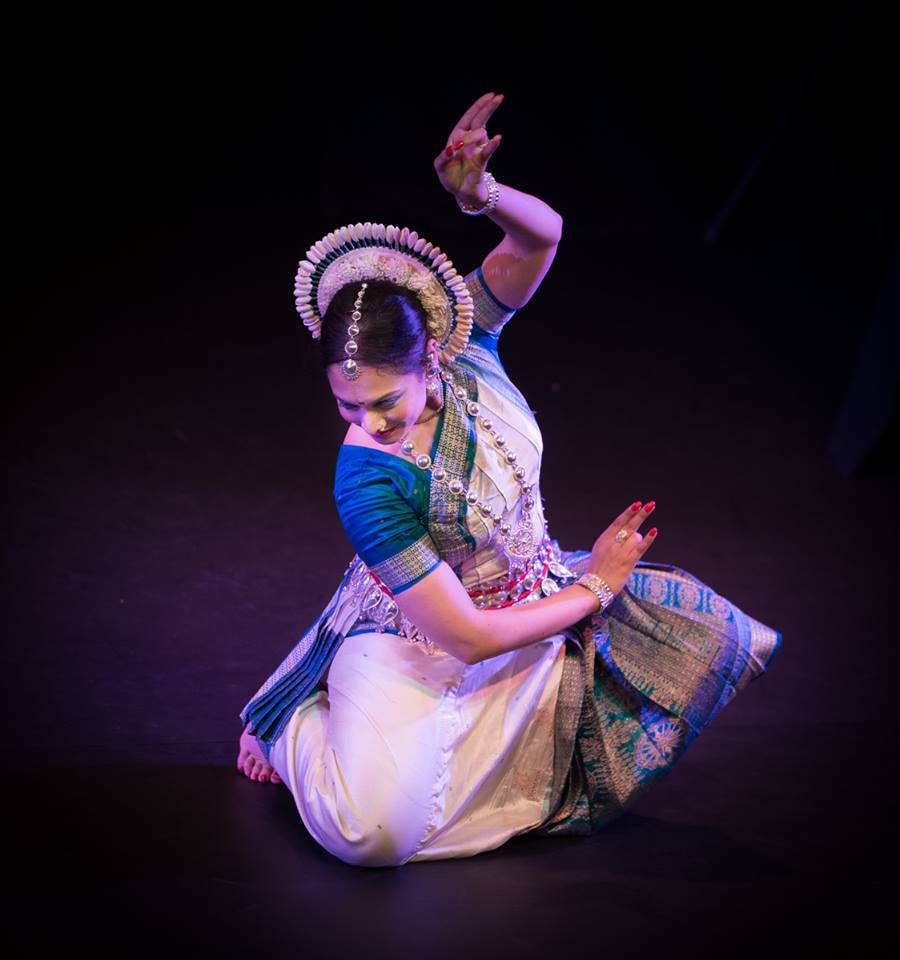 Natalie Rout in Trigunitam