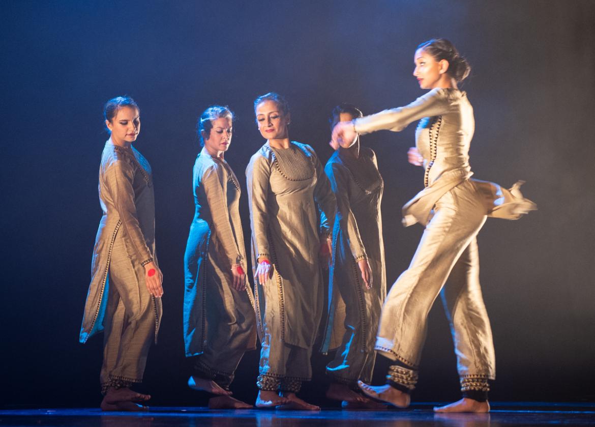 Silhouette|Borderline Gauri Sharma Tripathi, Ashley Lobo, AnkH Dance image credit: Simon Richardson Silhouette|Borderline Gauri Sharma Tripathi, Ashley Lobo, AnkH Dance image credit: Simon Richardson