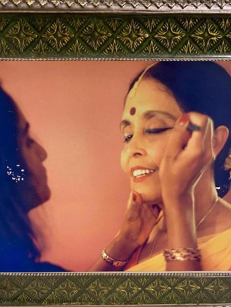 Vanitha Chandresgaram lovingly applies Bisakha's make-up.  PC: Julian Hughes Bisakha Sarker blog The Road to Nine: Sringar. Photo with Vanitha Chandresgaram. PC: Julian Hughes