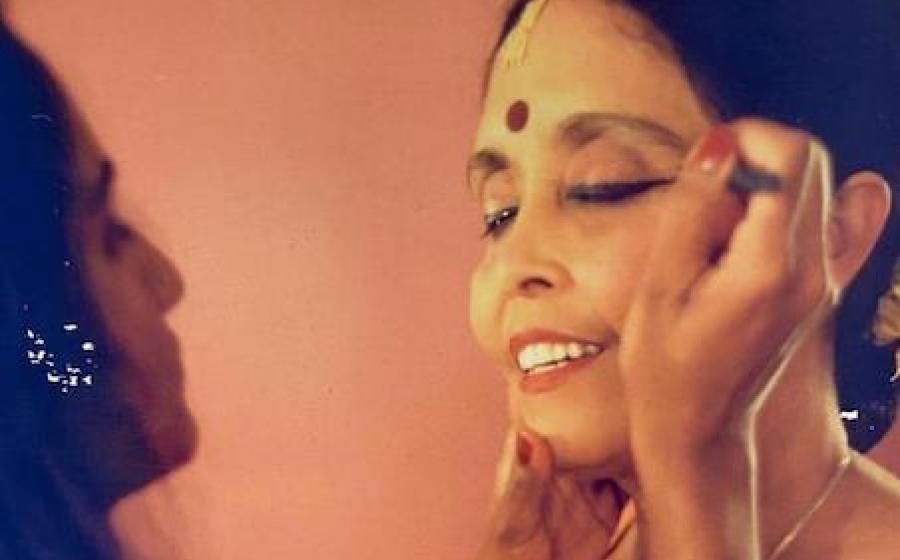 Vanitha Chandresgaram lovingly applies Bisakha's make-up.  PC: Julian Hughes Bisakha Sarker blog The Road to Nine: Sringar. Photo with Vanitha Chandresgaram. PC: Julian Hughes