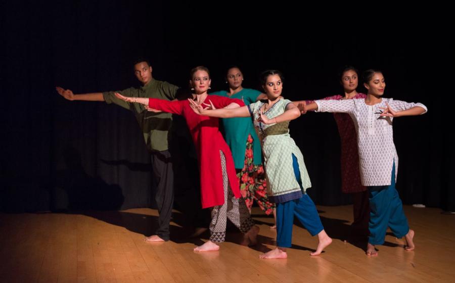 Natya Project Choreography Shane Shambhu | dancers Sundaresan, Kisten, Swati, Daniella, Shivaangee, Annie| image credit Simon Richardson